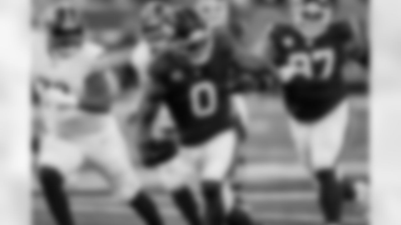 New York Giants outside linebacker Brian Burns during the second half of an NFL football game against the Washington Commanders, Sunday, Dec. 14, 2025, in East Rutherford, N.J. (AP Photo/Seth Wenig)