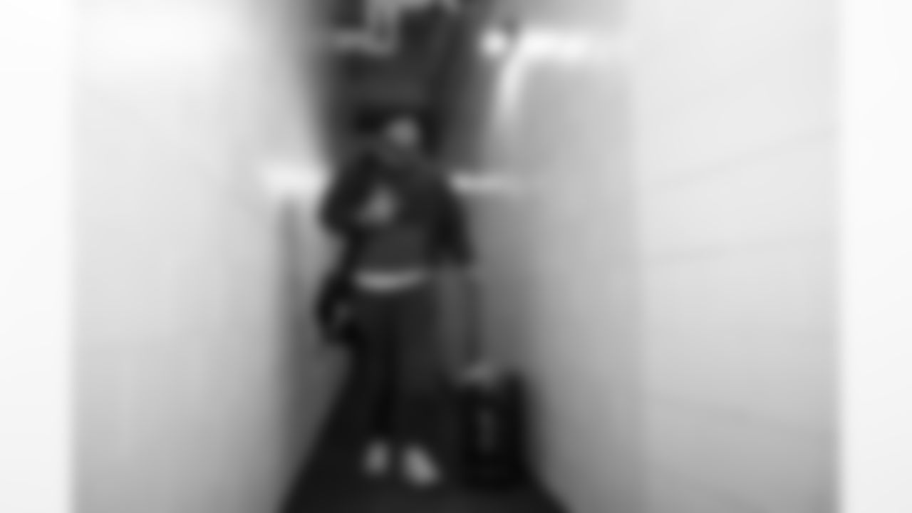 OL Aaron Stinnie (64)