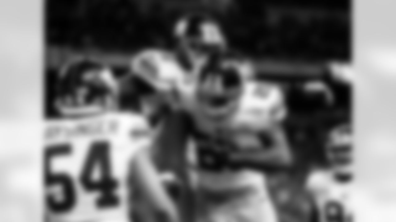 New York Giants free safety Will Hill (25) celebrates with teammates after intercepting Detroit Lions quarterback Matthew Stafford for a touchdown during the fourth quarter of an NFL football game in Detroit, Sunday, Dec. 22, 2013. (AP Photo/Paul Sancya)