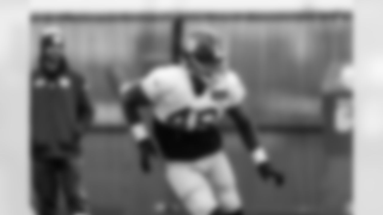 OLB Benton Whitley (48)