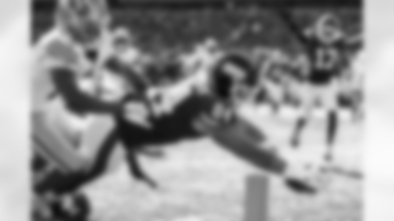 TE Theo Johnson (84)