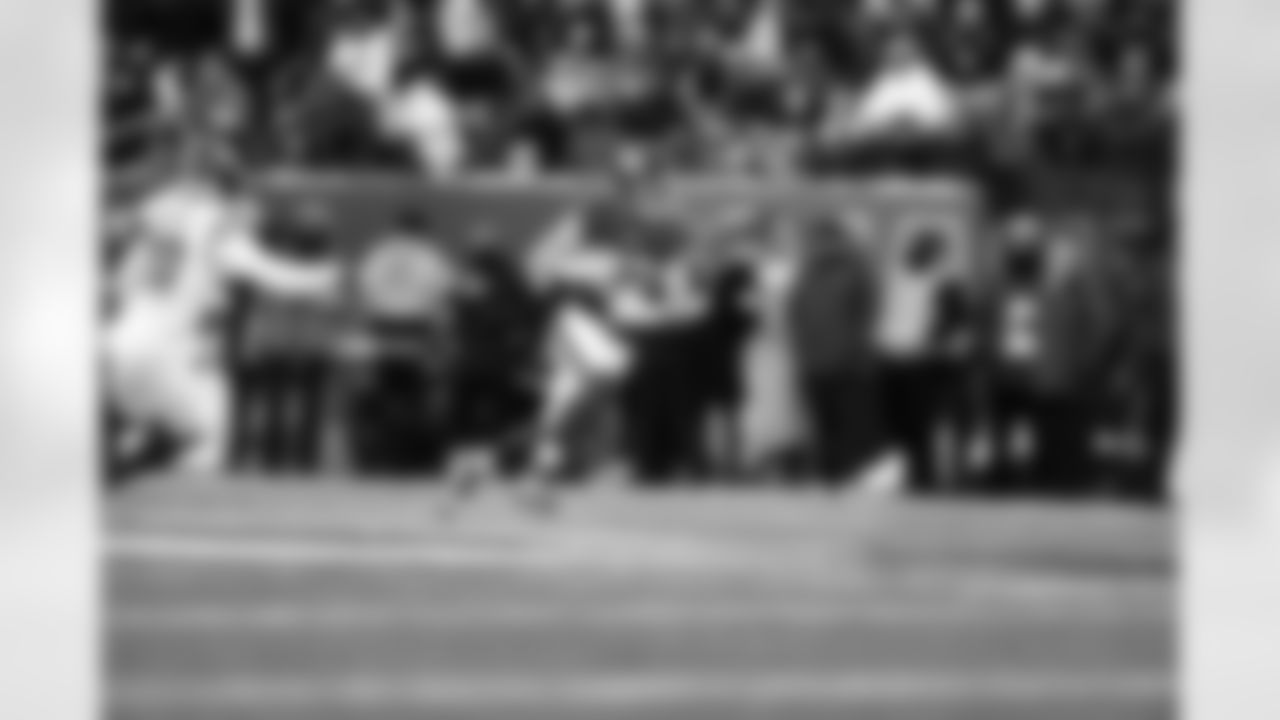 TE Daniel Bellinger (82)