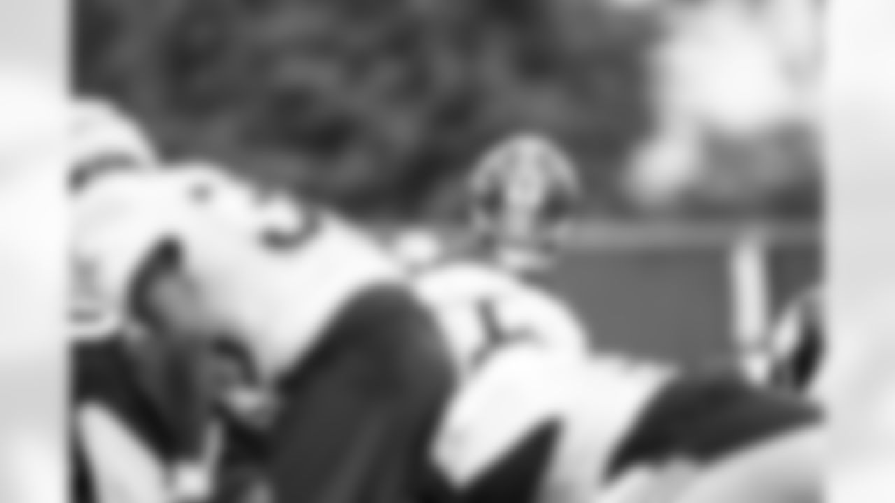QB Jameis Winston (19)