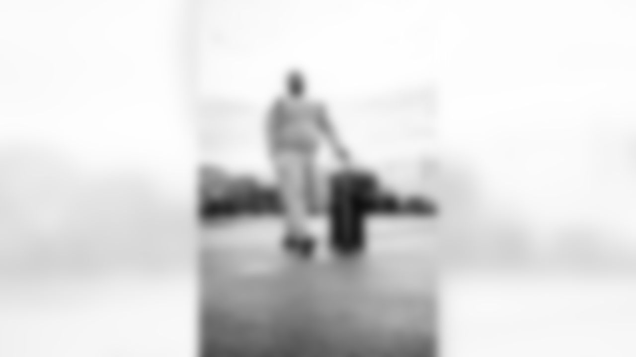 T Jermaine Eluemunor (72)