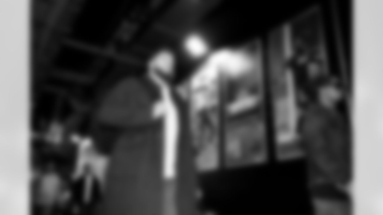 OL Greg Van Roten (74)