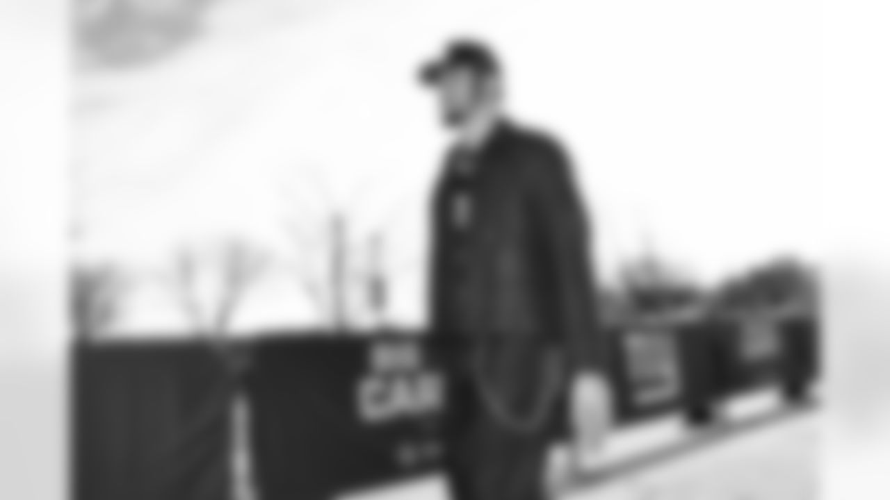 WR Isaiah Hodgins (89)