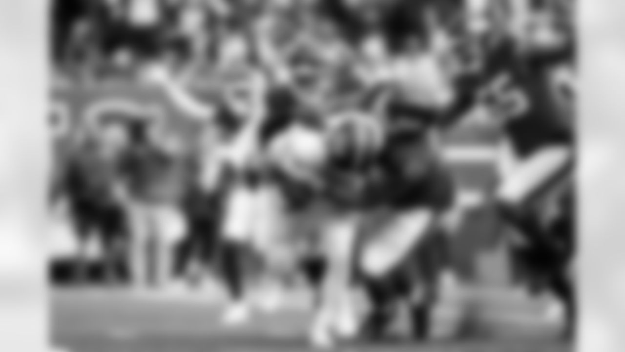 OLB Kayvon Thibodeaux (5), NT Dexter Lawrence II (97)