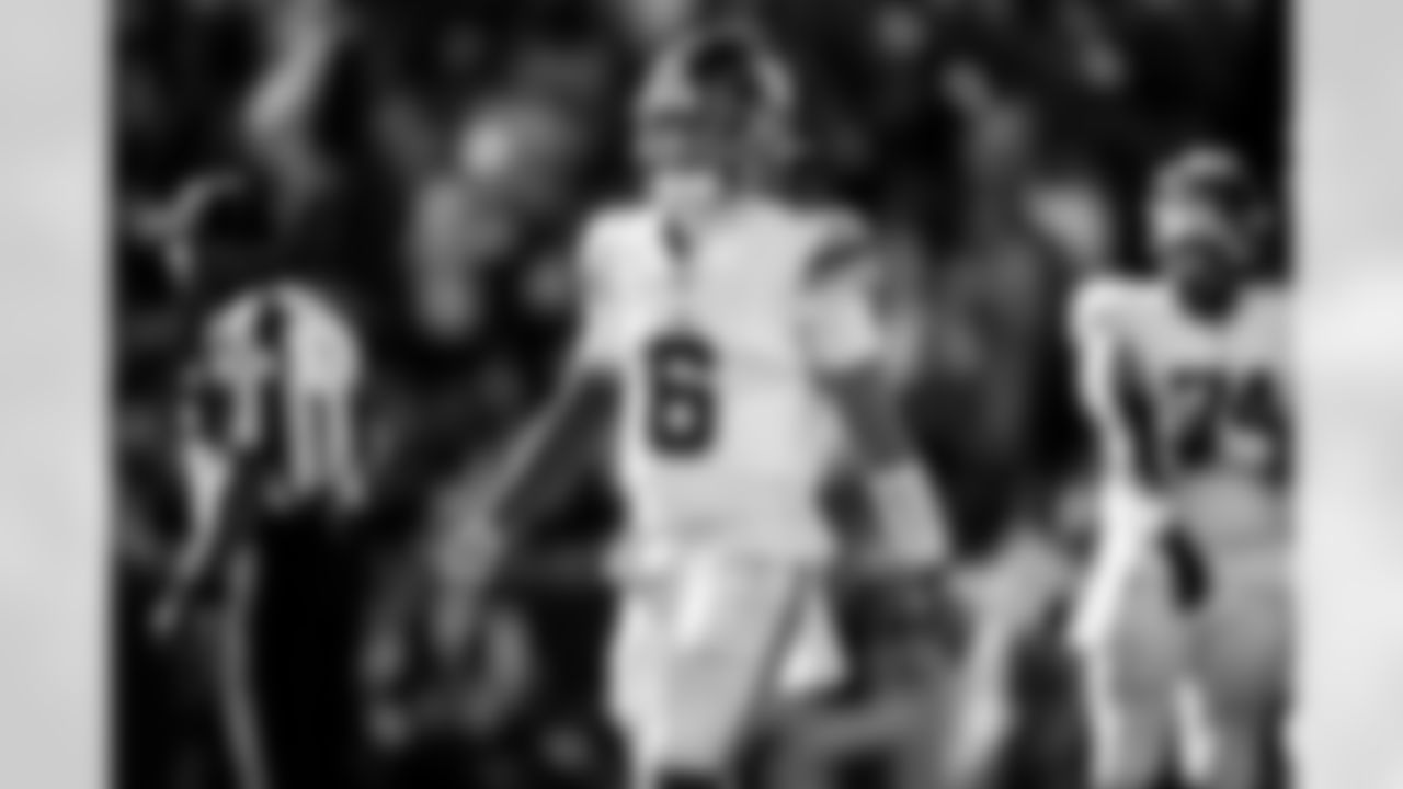 QB Jaxson Dart (6)