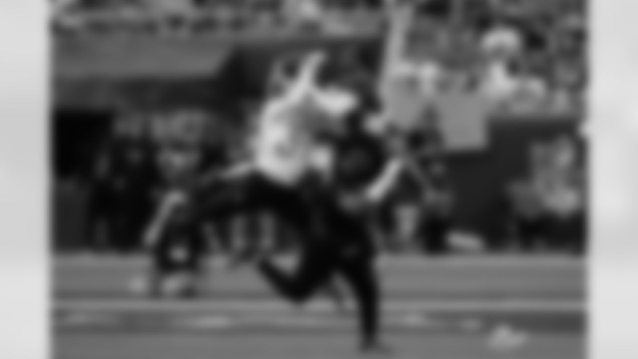 NFC wide receiver Malik Nabers, of the New York Giants, right, catches a pass while defended by AFC safety Minkah Fitzpatrick (39), of the Pittsburgh Steelers, during the flag football event at the NFL Pro Bowl, Sunday, Feb. 2, 2025, in Orlando. (AP Photo/Chris O'Meara)