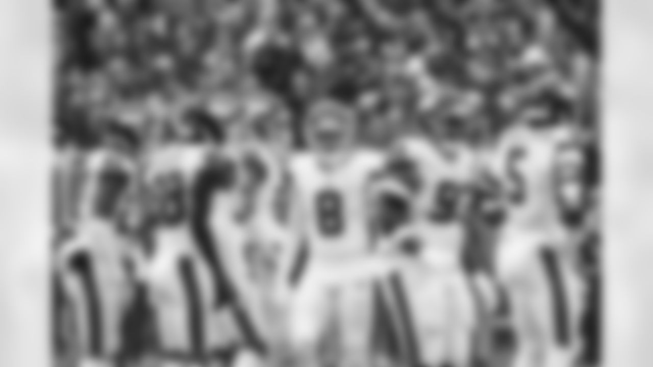 S Jevón Holland (8)