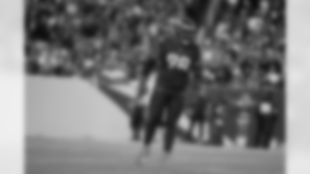 No. 22 John Franklin-Myers, DL