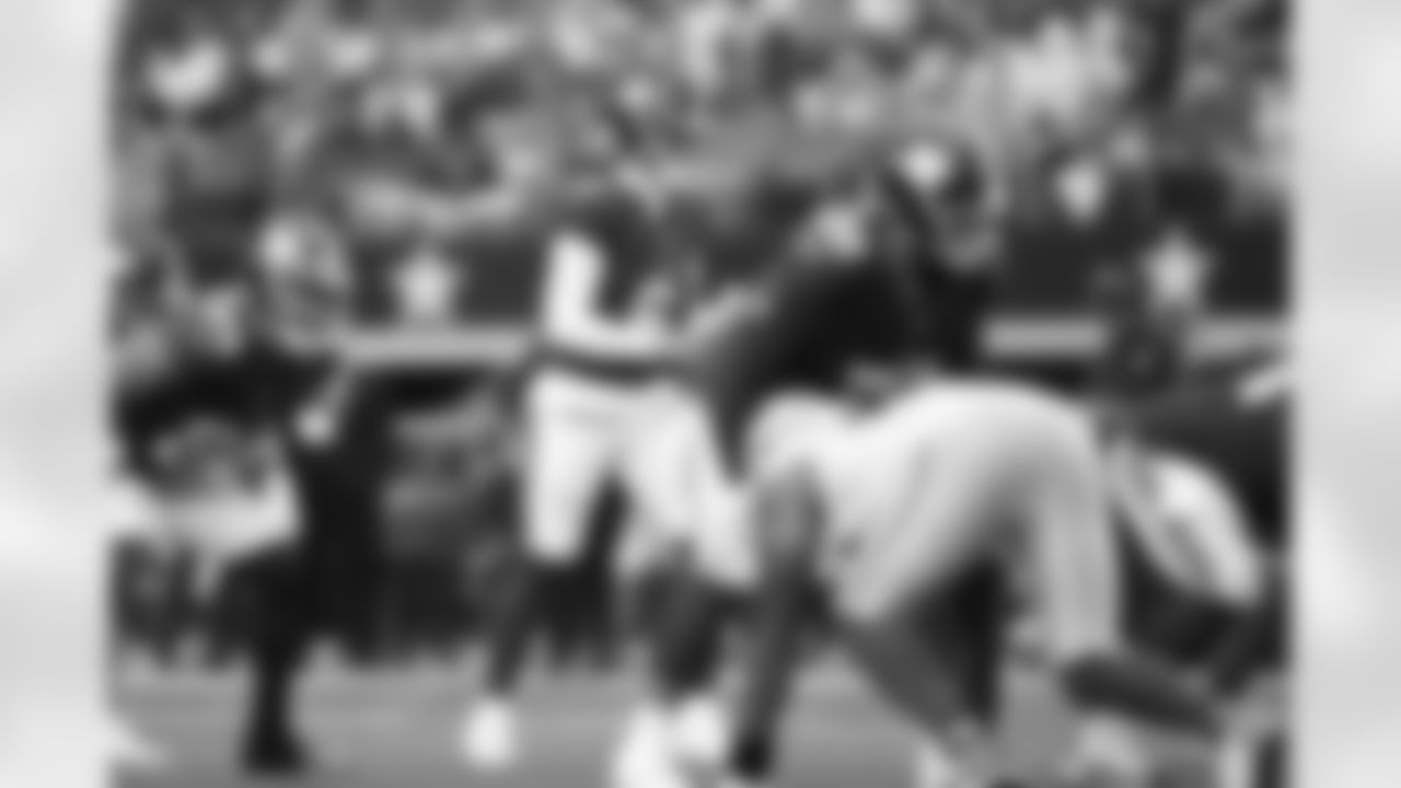 New York Giants quarterback Jaxson Dart (6) signals at the line of scrimmage in the second half of an NFL football game against the Dallas Cowboys Sunday, Sept. 14, 2025, in Arlington, Texas. (AP Photo/Julio Cortez)