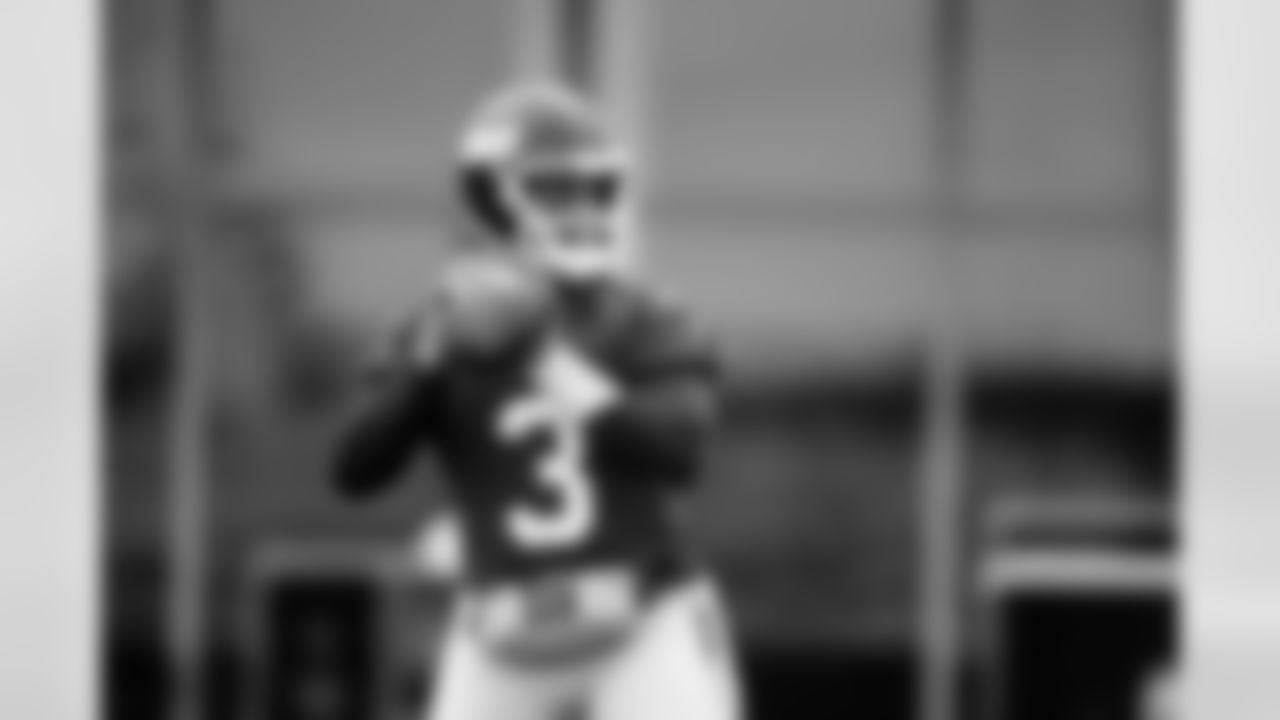 QB Russell Wilson (3)