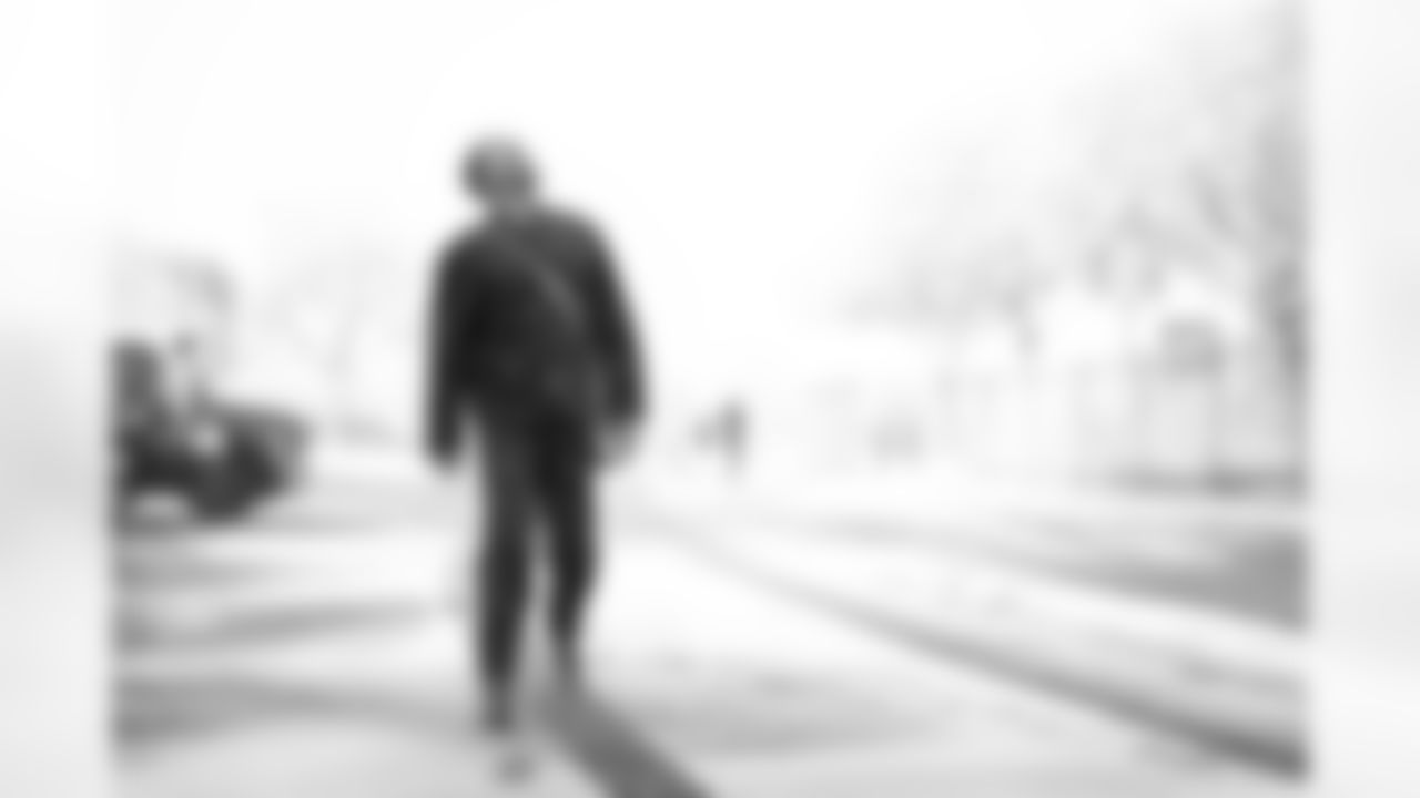 QB Jameis Winston (19)