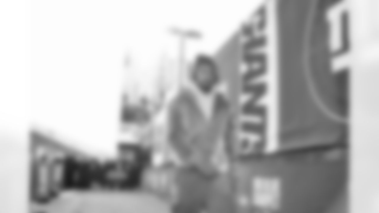 LB Zaire Barnes (46)