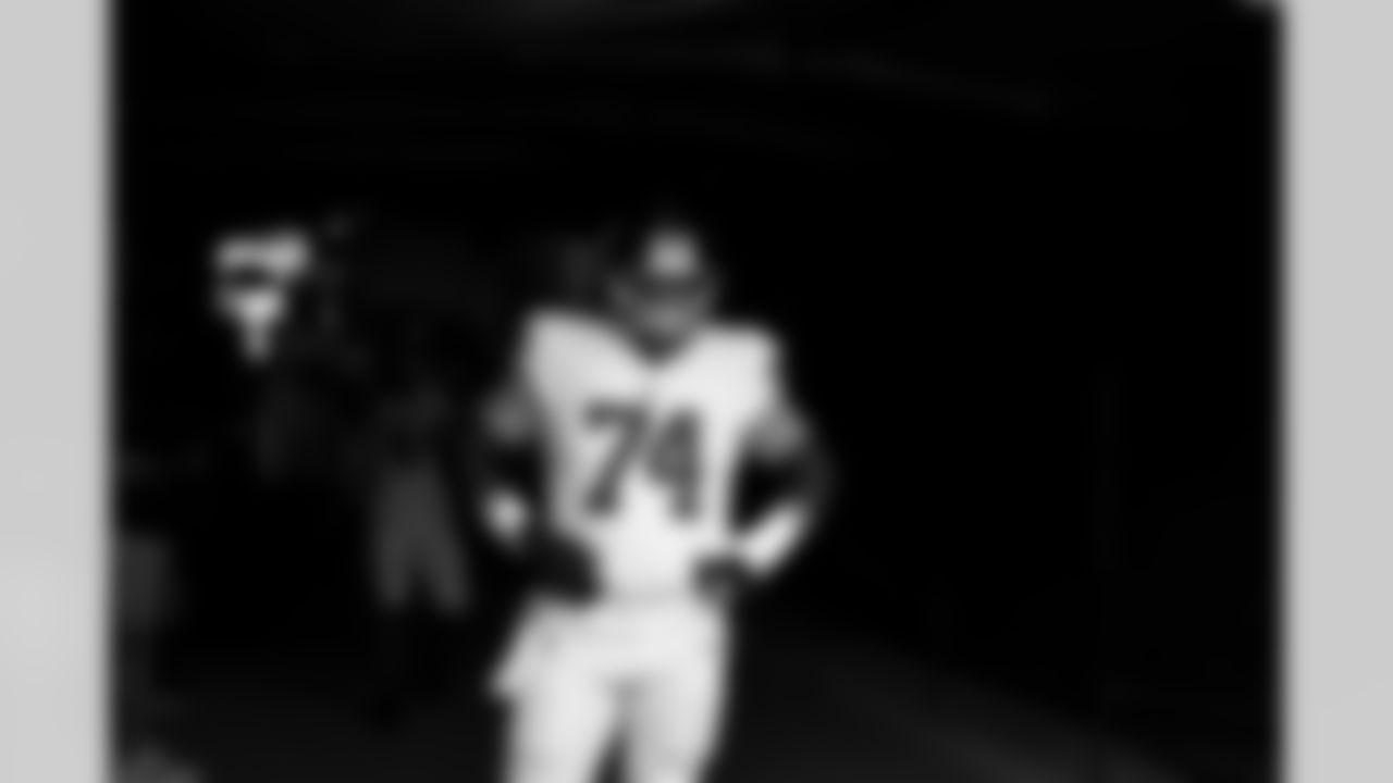 G Greg Van Roten (74)