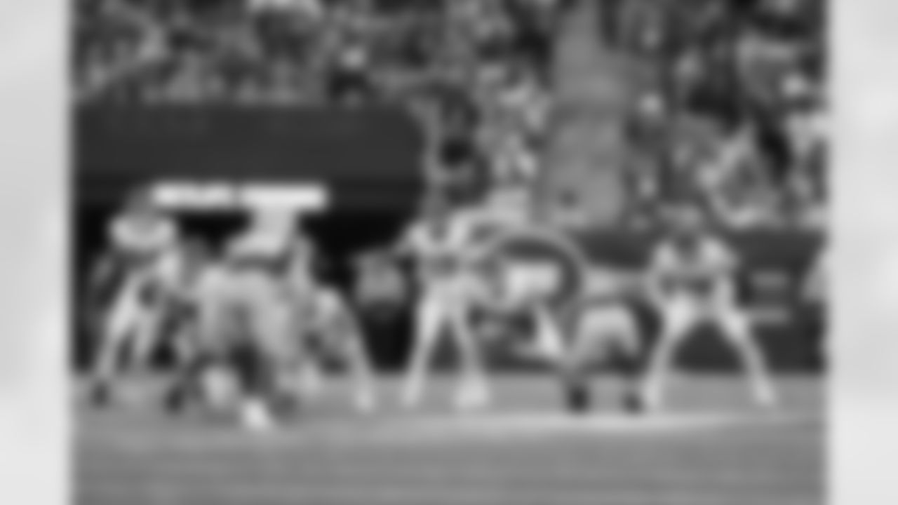 QB Jameis Winston (19)