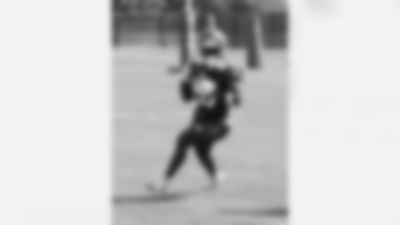 RB Eric Gray (20)