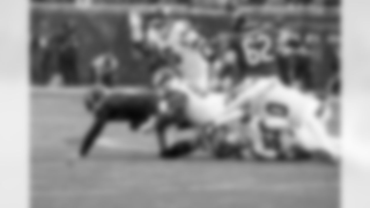 OLB Kayvon Thibodeaux (5), DL Dexter Lawrence II (97)