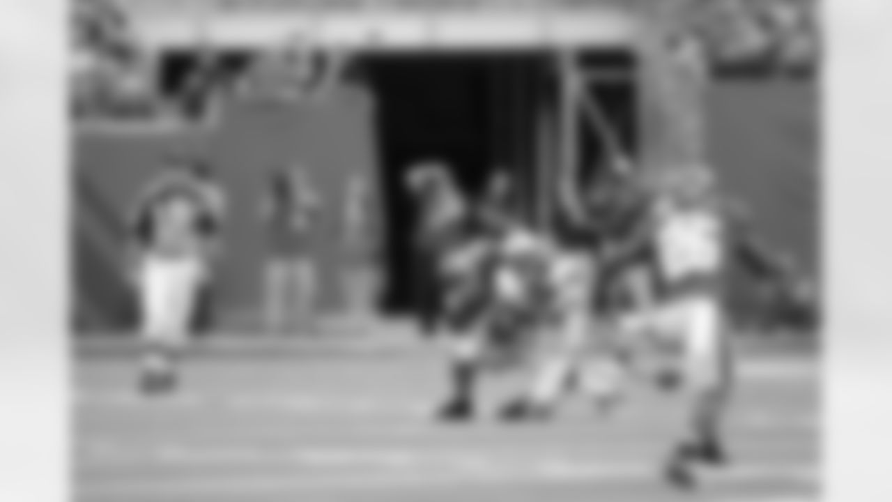 New York Giants linebacker Michael Boley (59) breaks up a pass to Detroit Lions' Tony Scheffler (85) during the fourth quarter of an NFL football game between the Detroit Lions and the New York Giants at New Meadowlands Stadium Sunday, Oct. 17, 2010, in East Rutherford, N.J. The Giants won the game 28-20. (AP Photo/Seth Wenig)