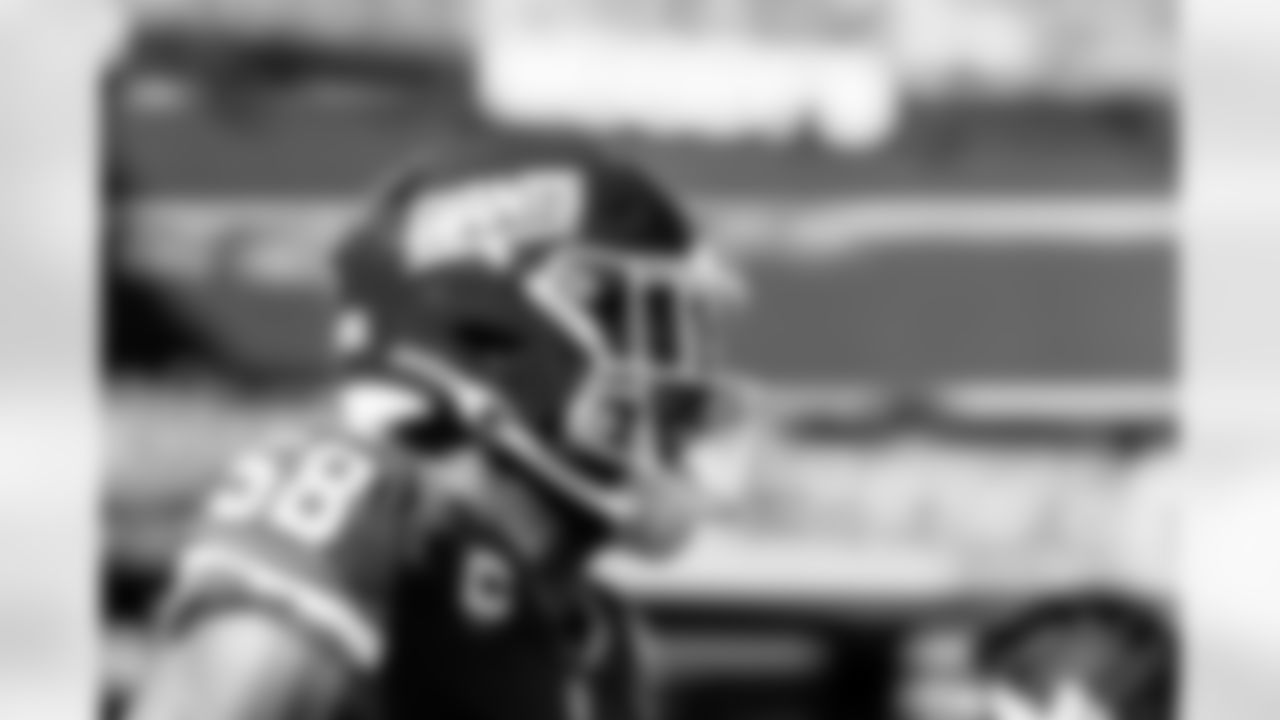 ILB Bobby Okereke (58)