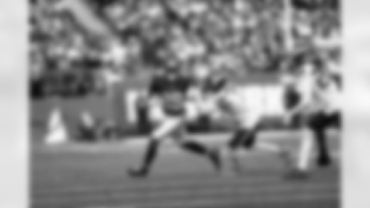 RB Tyrone Tracy Jr. (29)