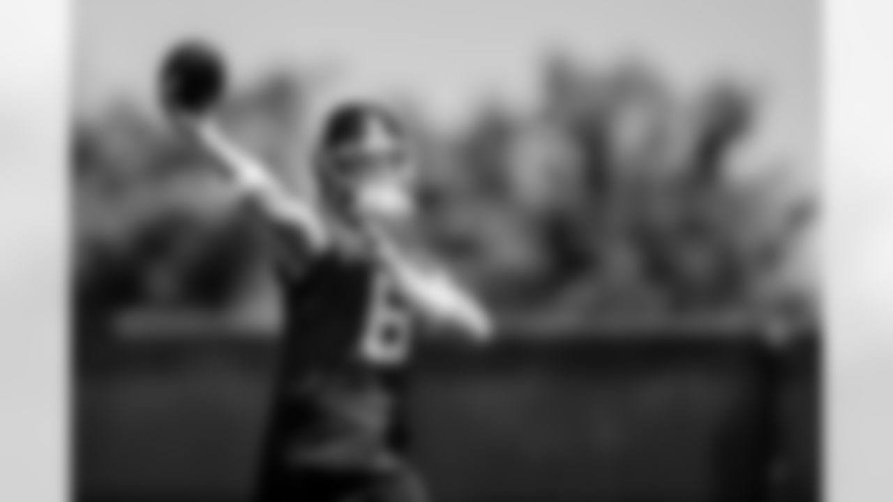 QB Jaxson Dart (6)