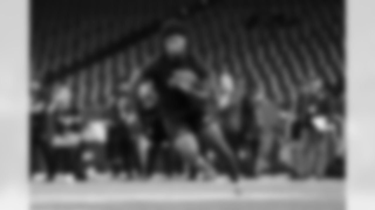 North Carolina State tight end Justin Joly (09) participates in a drill during the 2026 NFL Scouting Combine on Friday, February 27, 2026 in Indianapolis, Indiana. (Cooper Neill/NFL)