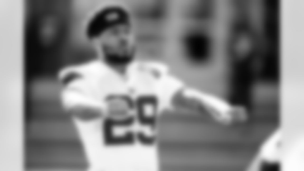 RB Tyrone Tracy Jr. (29)