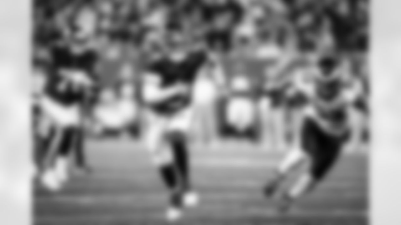 QB Jaxson Dart (6)