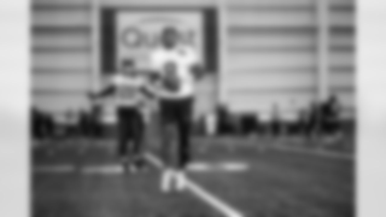 S Jevón Holland (8)