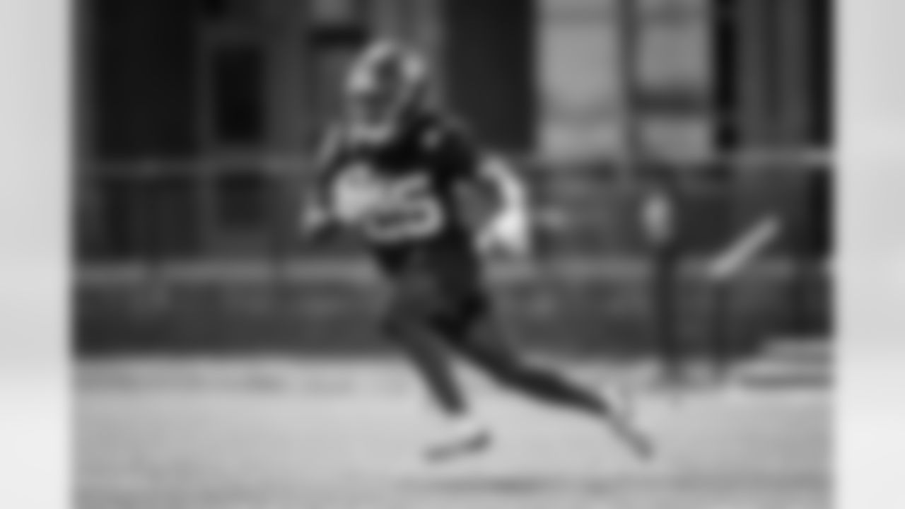 RB Dante Miller (25)