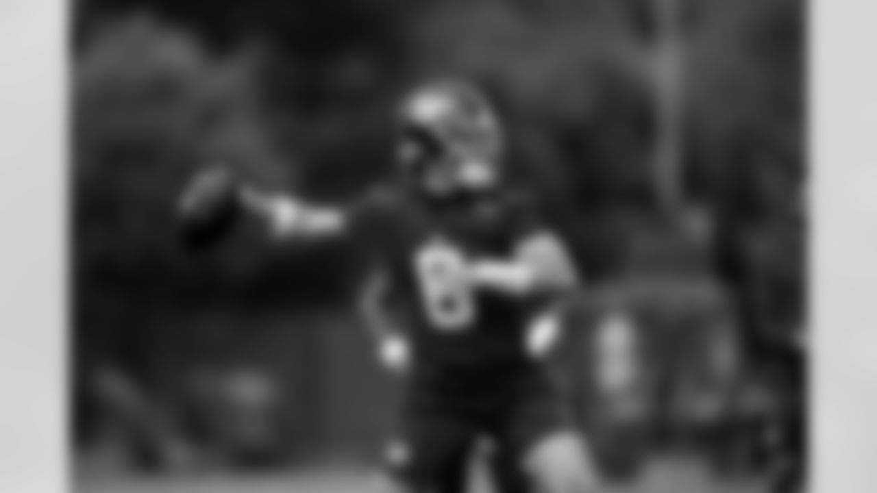 QB Jaxson Dart (6)