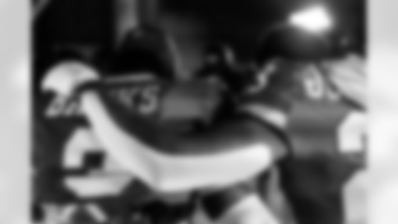 CB Deonte Banks (3), S Anthony Johnson Jr. (23)