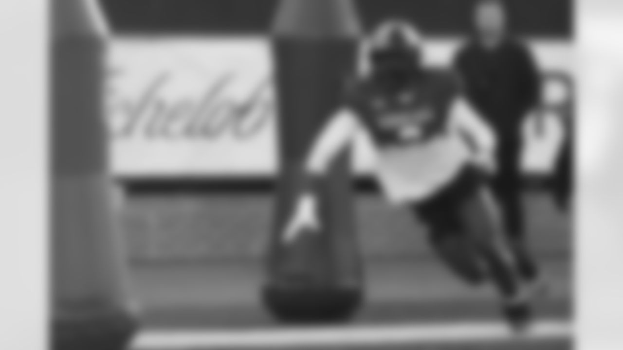 American Team defensive end Zion Young (9), of Missouri, runs through drills during practice for the Senior Bowl NCAA college football game Tuesday, Jan. 27, 2026, in Mobile, Ala. (AP Photo/Butch Dill)