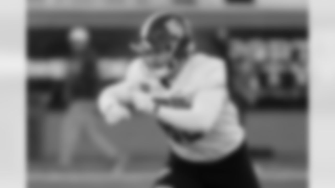 American Team tight end Joshua Cuevas (80), of Alabama, runs through drills during practice for the Senior Bowl NCAA college football game Tuesday, Jan. 27, 2026, in Mobile, Ala. (AP Photo/Butch Dill)