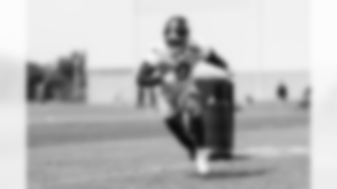 OLB Brian Burns (0)
