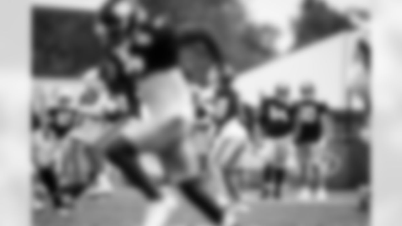 QB Jaxson Dart (6)