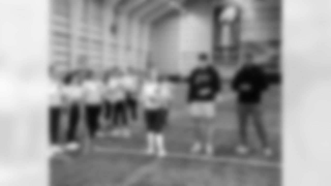 New York Giants tight end Thomas Fidone II (86),New York Giants defensive tackle Roy Robertson-Harris (95)