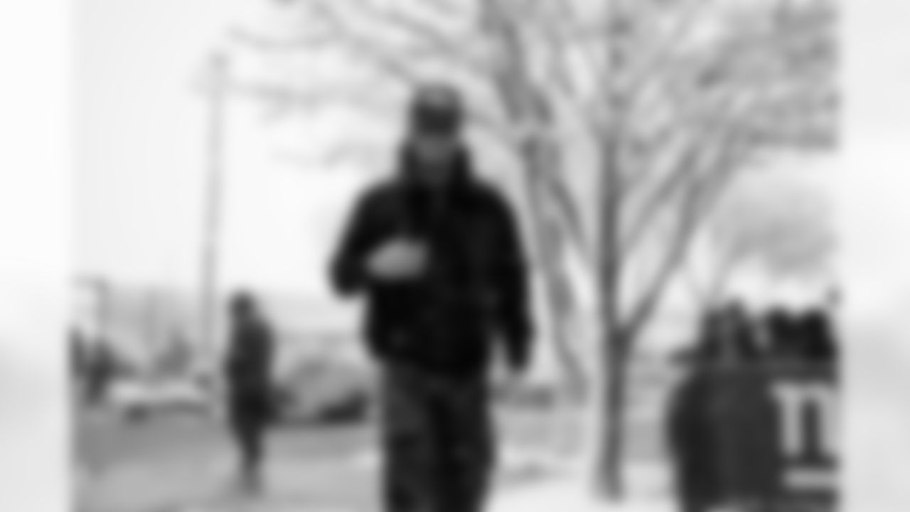 WR Isaiah Hodgins (89)