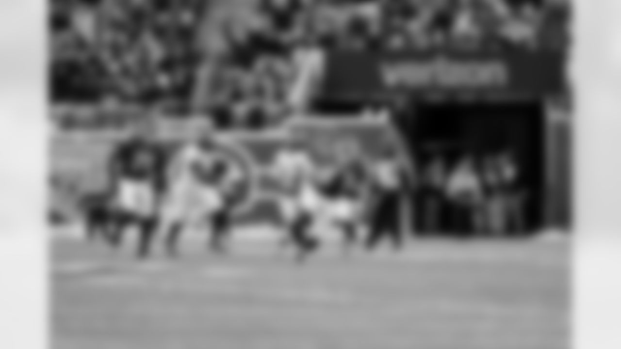 TE Daniel Bellinger (82)