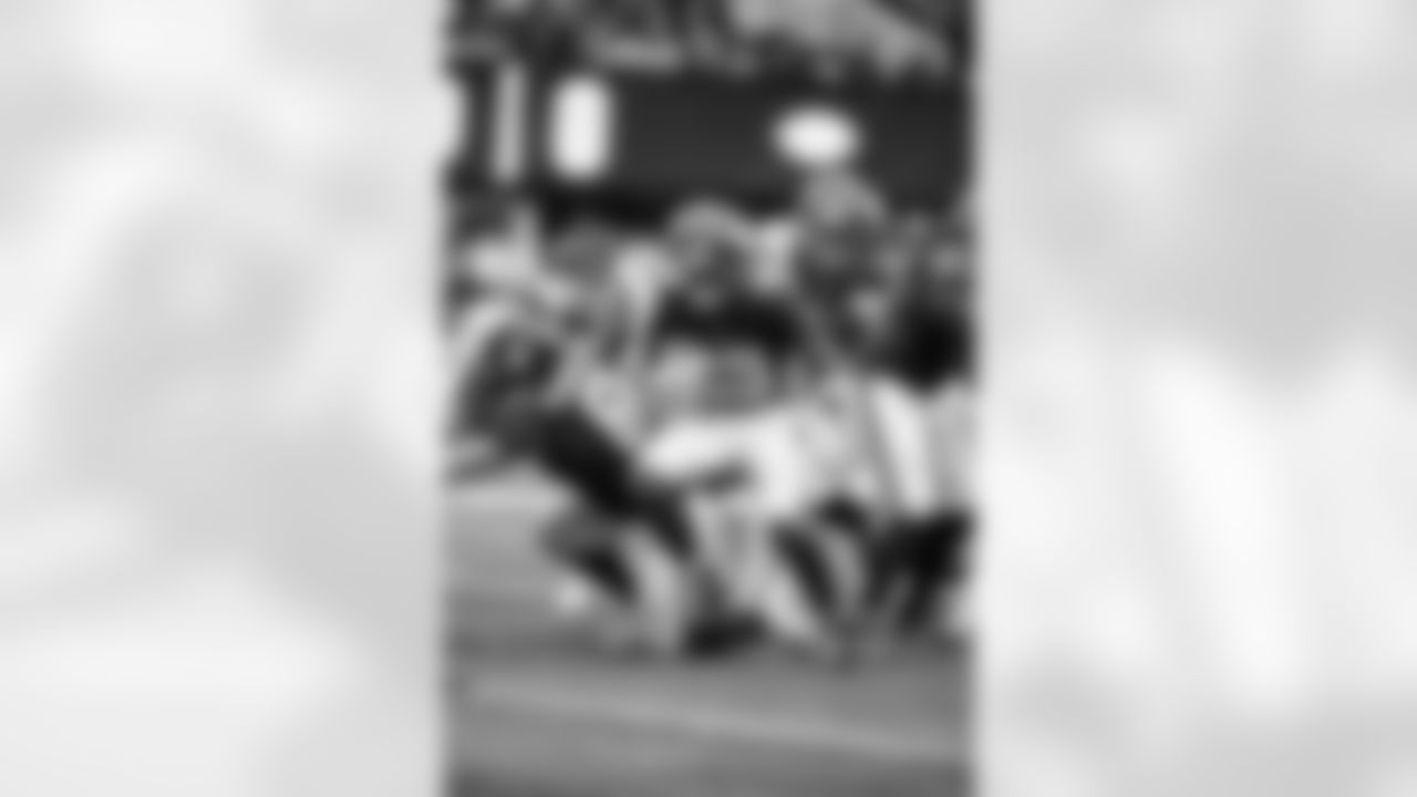 RB Tyrone Tracy Jr. (29)