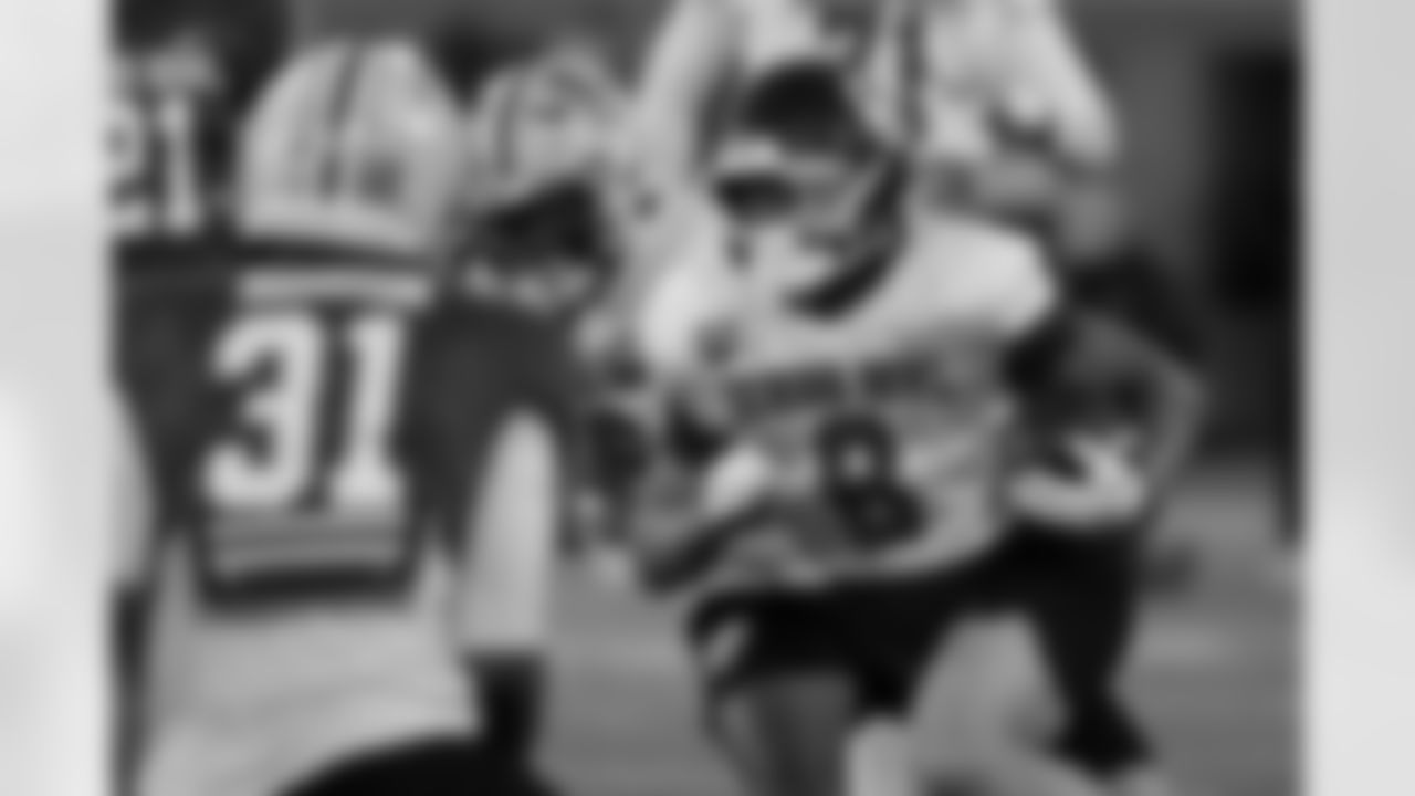 American Team running back Jaydn Ott (8), of Oklahoma, carries the ball during practice for the Senior Bowl NCAA college football game Tuesday, Jan. 27, 2026, in Mobile, Ala. (AP Photo/Butch Dill)