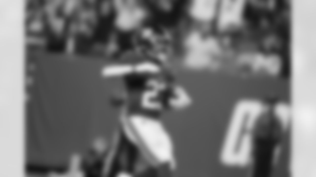 NYG07077