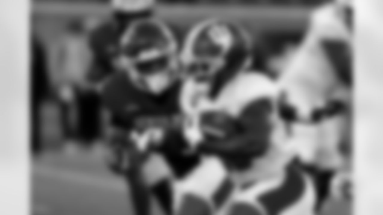 American Team running back Kaelon Black, of Indiana, carries the ball as American Team linebacker Xavian Sorey, of Arkansas, pursues during practice for the Senior Bowl NCAA college football game, Wednesday, Jan. 28, 2026, in Mobile, Ala. (AP Photo/Butch Dill)