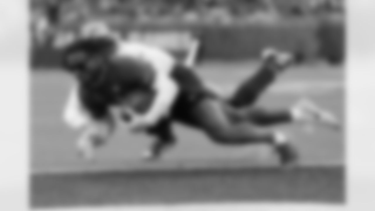 NFC wide receiver Malik Nabers (1) of the New York Giants makes a catch for a touchdown while defended by AFC free safety Minkah Fitzpatrick (39) of the Pittsburgh Steelers during the NFL Pro Bowl football game, Sunday, Feb. 2, 2025, in Orlando, Fla. (Perry Knotts via AP)