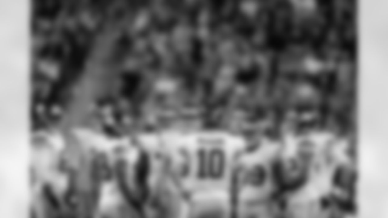 The New York Giants are seen on the field during the second quarter of an NFL football game against the Detroit Lions in Detroit, Sunday, Dec. 22, 2013. (AP Photo/Paul Sancya)