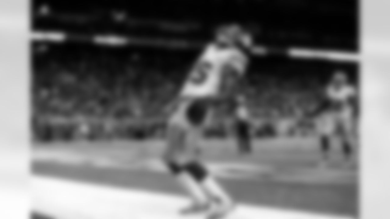 New York Giants free safety Will Hill (25) reacts after intercepting Detroit Lions quarterback Matthew Stafford for a touchdown during the fourth quarter of an NFL football game in Detroit, Sunday, Dec. 22, 2013. (AP Photo/Paul Sancya)