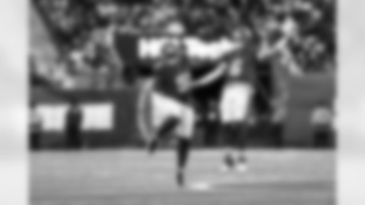 DT Darius Alexander (91), QB Jaxson Dart (6)