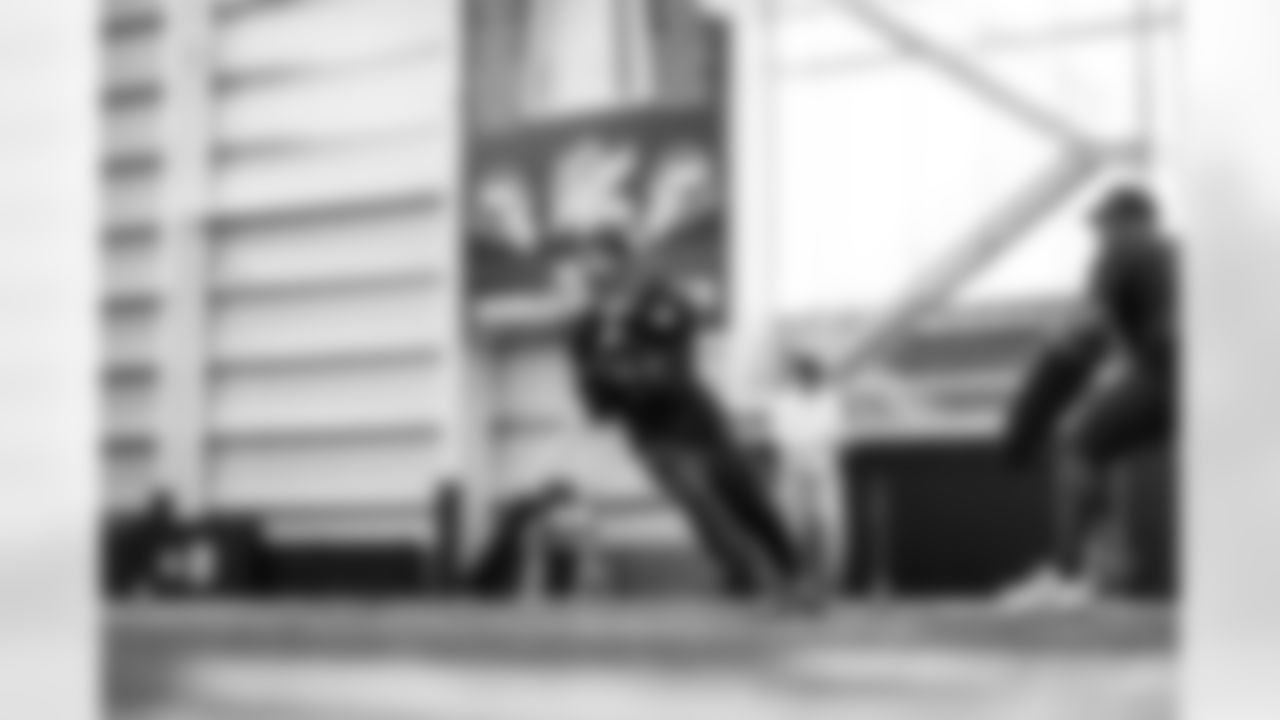 WR Isaiah Hodgins (89)